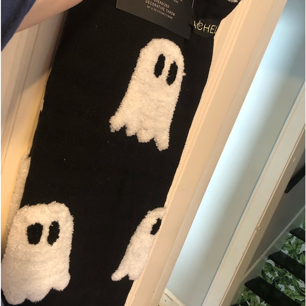 Rachel & Zoe ghost blanket